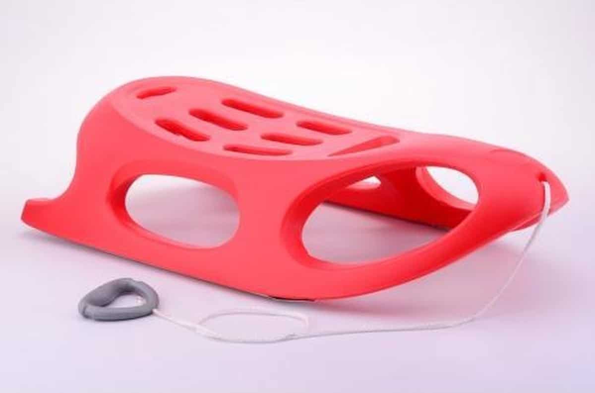 Cilgro kunststof slee rood met trek koord 90 cm lang