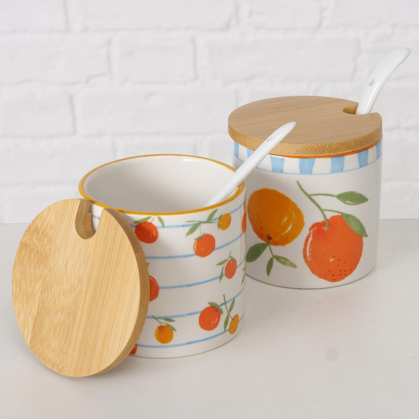Boltze home jampotje sinaasappel met lepel dia8,5x9cm 170ml dolomiet met bamboe deksel in 2 uitvoeringen
