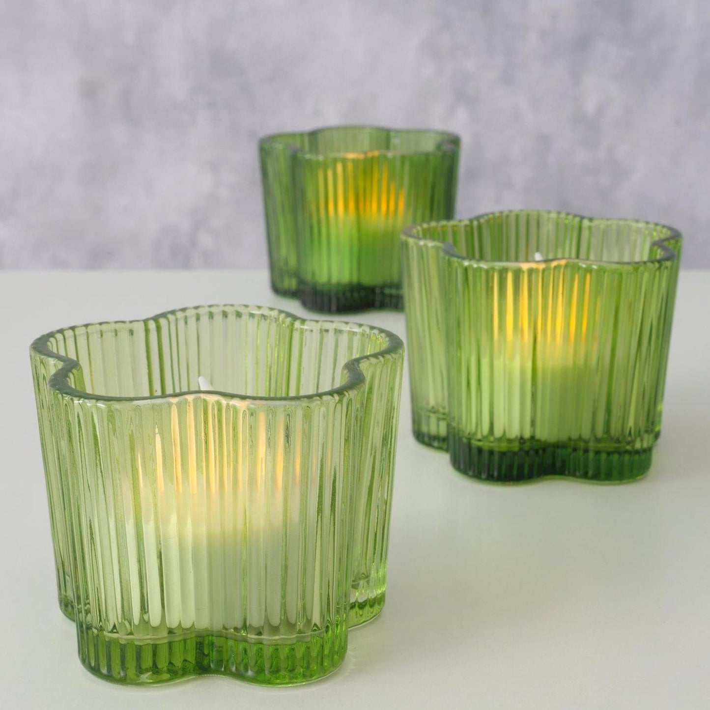 Boltze home waxinelichthouder fiona groen gelakt glas ø7,8xh6cm