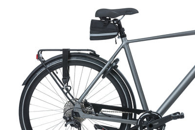 Basil Mada Zadeltas - Compact, zwart, 1L, klittenband, fietsaccessoire