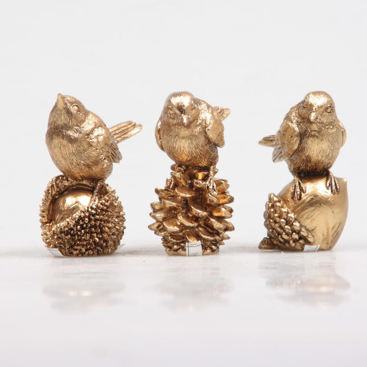 Season inspired decoation vogel op noot goud 5x3x6cm