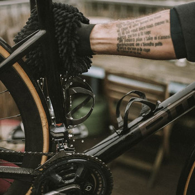 Dynamic microfibre bike cleaning glove