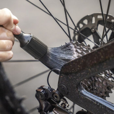 Dynamic soft detailing brush