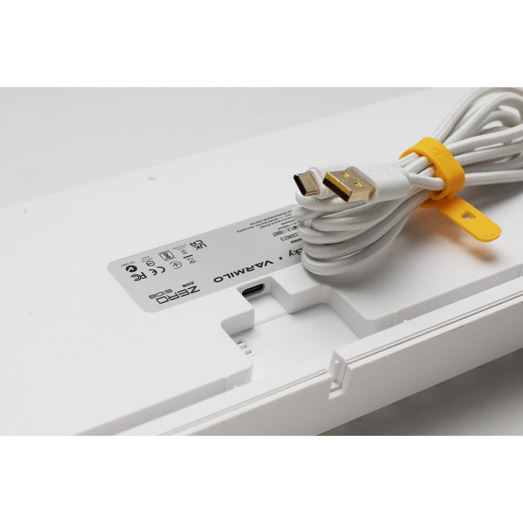 Ducky zero 6108 pure white rgb mechanisch gaming toetsenbord (wit, us lay-out (qwerty), cherry mx2a blue, 100%, rgb leds, double-shot pbt, hot swap, 2.4ghz | bluetooth | usb-c)