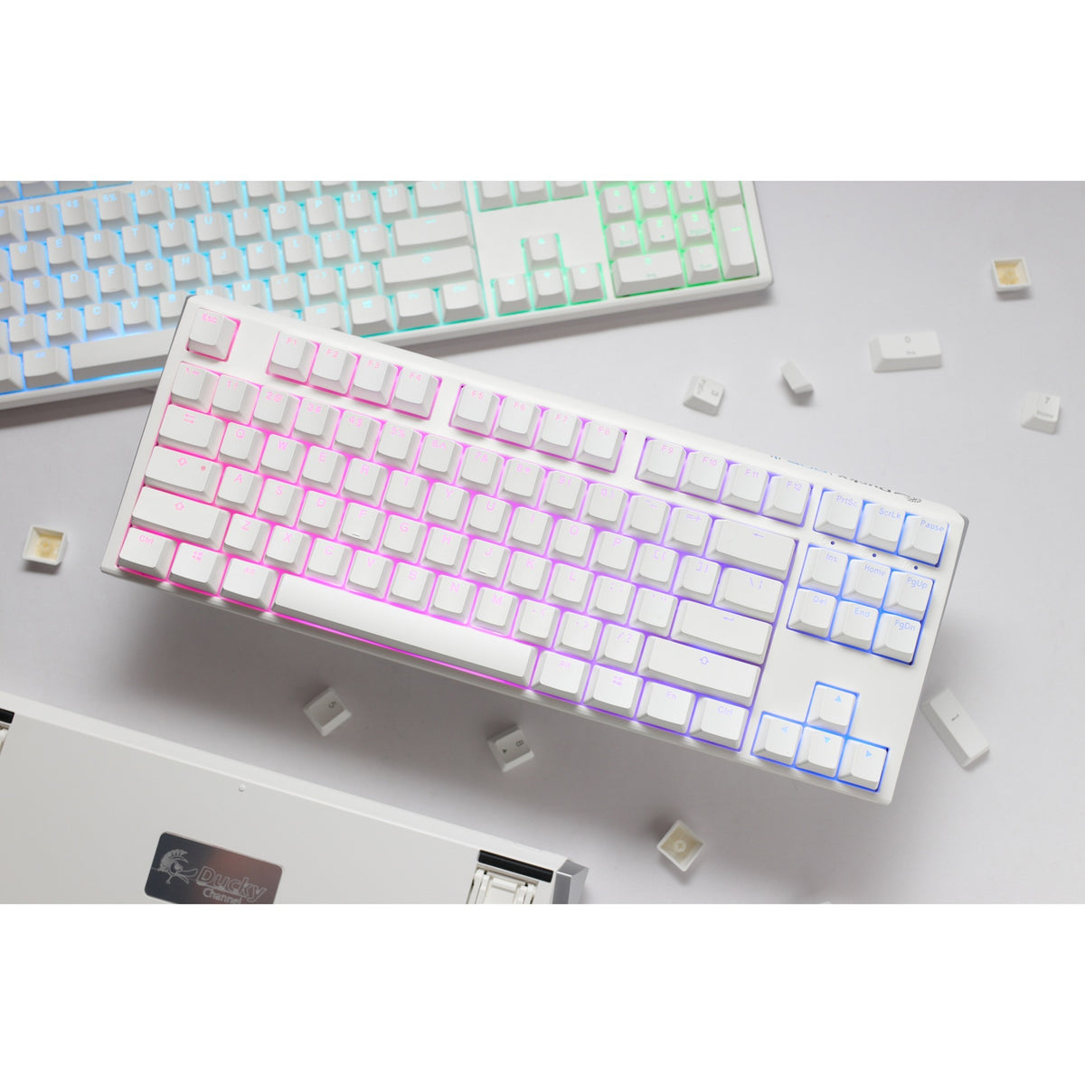 Ducky one 3 classic pure white tkl rgb mechanisch toetsenbord (wit, us lay-out (qwerty), cherry mx speed silver, 80% (tkl), rgb leds, double-shot pbt, hot-swappable, quack mechanics)