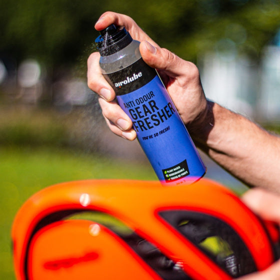 Kleding sportuitrusting verfrisser 200 ml blauw zwart