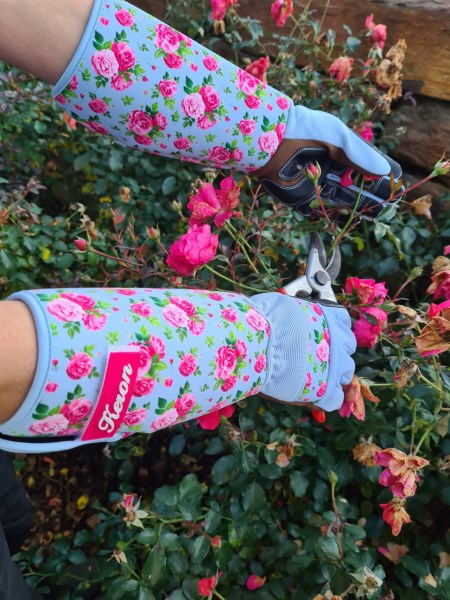Keron producten rozen brandnetelhandschoen mt8m rosegarden lange manchet