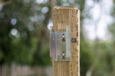 Ako paalhouder voor montage op een houten paal voor zonnepan