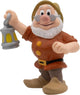 Bullyland 12476 – speelfiguur en verzamelfiguur doc (héél wijze) uit sneeuwwitje, ca. 5,4 cm – levensecht en detailrijk vormgegeven – ideaal als taartfiguur en klein cadeautje voor kinderen vanaf 3 jaar.