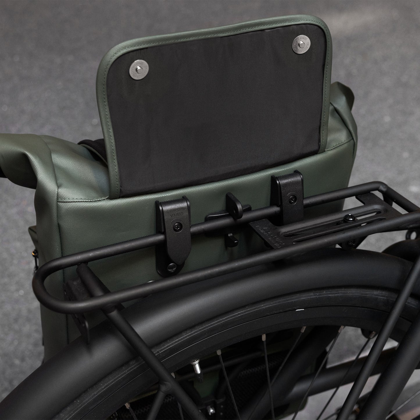 Urbanproof urban proof single rolltop tas 20l groen recycled