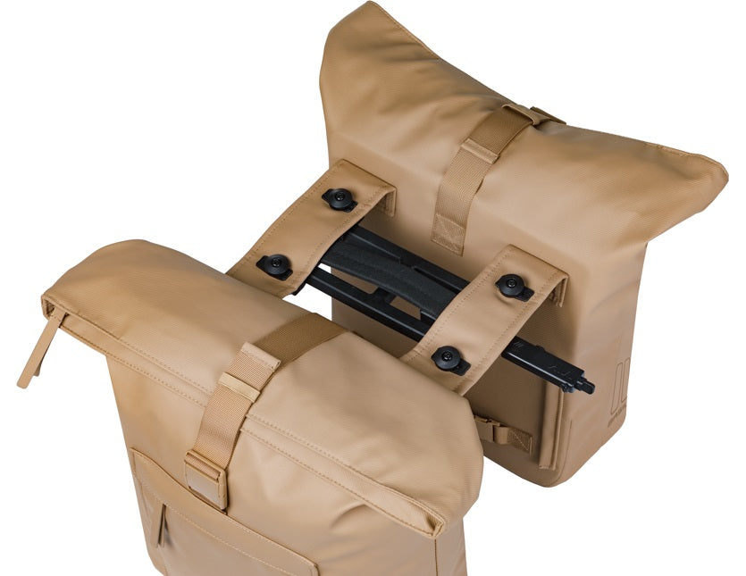 Basil dubbele fietstas brooklyn mik 41l 14 x 30 x 37 cm - zand