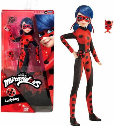 Bandai - miraculous - pop - lieveheersbeestje tijd om te ontdoen van kwaad - 26 cm gearticuleerde modepop - officieel gelicentieerde miraculous - zwart en rood kostuum lieveheersbeestje doll - p50006
