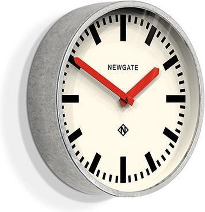 Newgate luggage wandklok rood 30cm