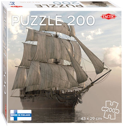 Tactic sailboat at sea – puzzel – 200 stukjes – rustig zeegezicht met zeilboot – strak en rustgevend ontwerp – hoogwaardige scandinavische kwaliteit