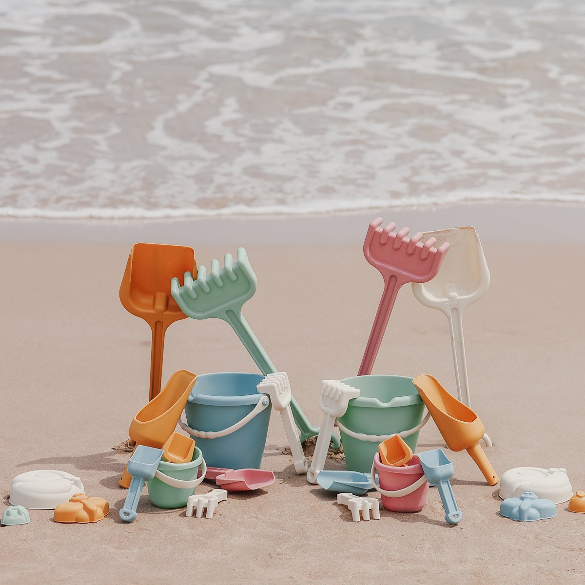 Miniland outdoor eco - zandspeelset baby - emmer, schopje, harkje en schepje - groen - 18 maanden