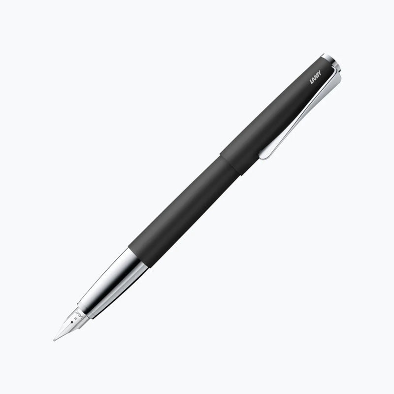Lamy studio zwarte vulpen | volledig metalen behuizing | stalen penpunt lijndikte b | elegante propellerclip | inclusief t10 blauwe inktpatroon