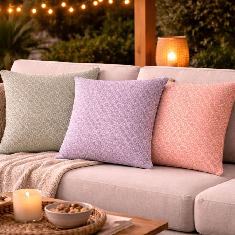Arti casa cushion purple sierkussen - paars met ruitmotief patroon - gemaakt van zachte katoen - zacht en comfortabel aanvoelend - vierkant model - afmeting 45x45 cm - kleur paars