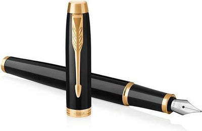 Parker im vulpen | zwarte lak met goud detail | fijne penpunt met blauwe navulling | geschenkdoos