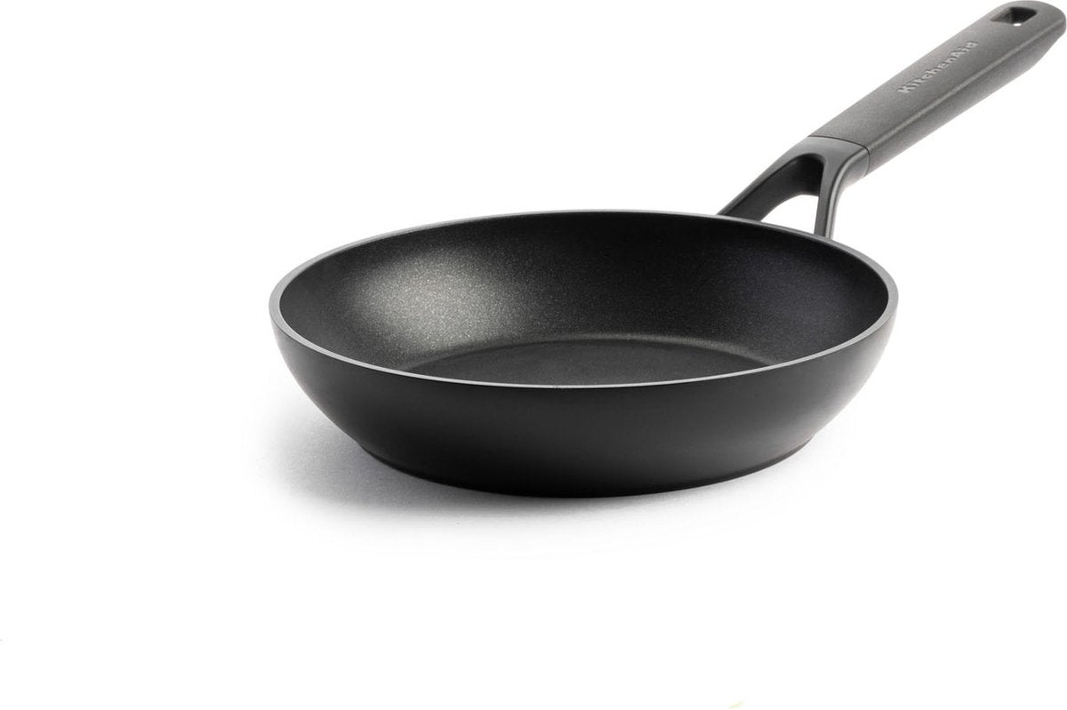 Kitchenaid classic forged aluminium koekenpan ø20cm - zwart - inductie - anti-aanbak - pfas-vrij