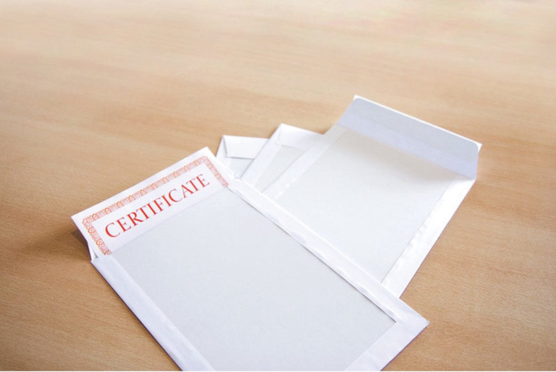 Raadhuis bordrug envelop - 240x340mm - ec4 - wit - met plakstrip - 100 stuks