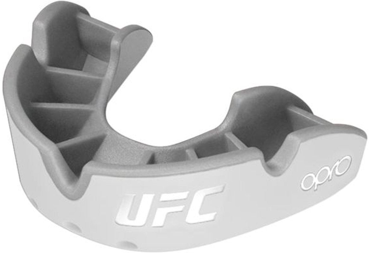 Opro ufc silver superior fit mouthguard - maat l