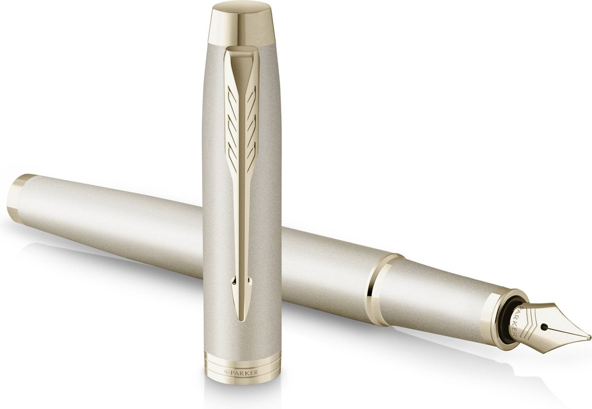 Parker im monochrome vulpen | blauwe inkt | champagnekleurige afwerking en details | medium punt | met geschenkdoos