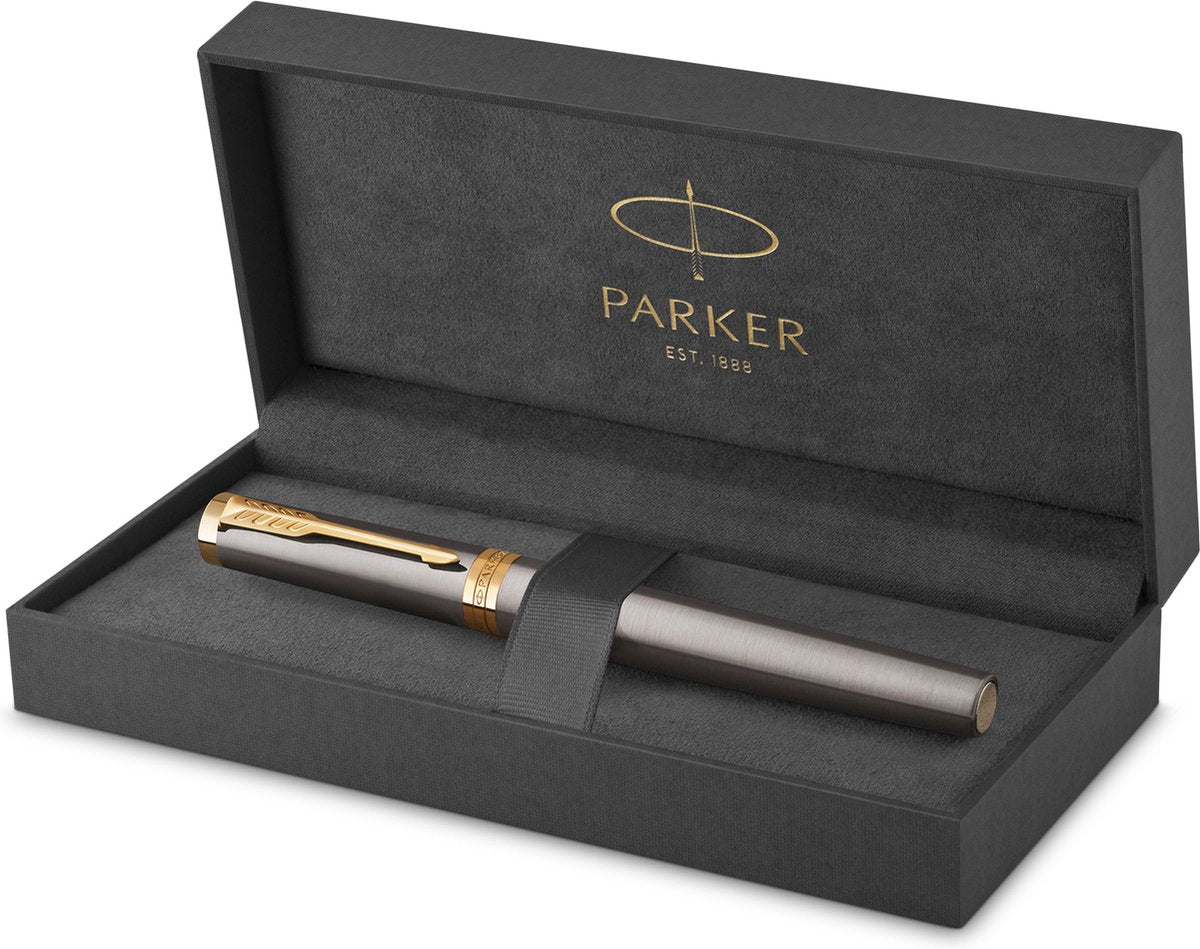 Parker ingenuity-rollerballpen | grijze lak met gouden details | fijne roestvrijstalen punt | zwarte inkt | geschenkverpakking