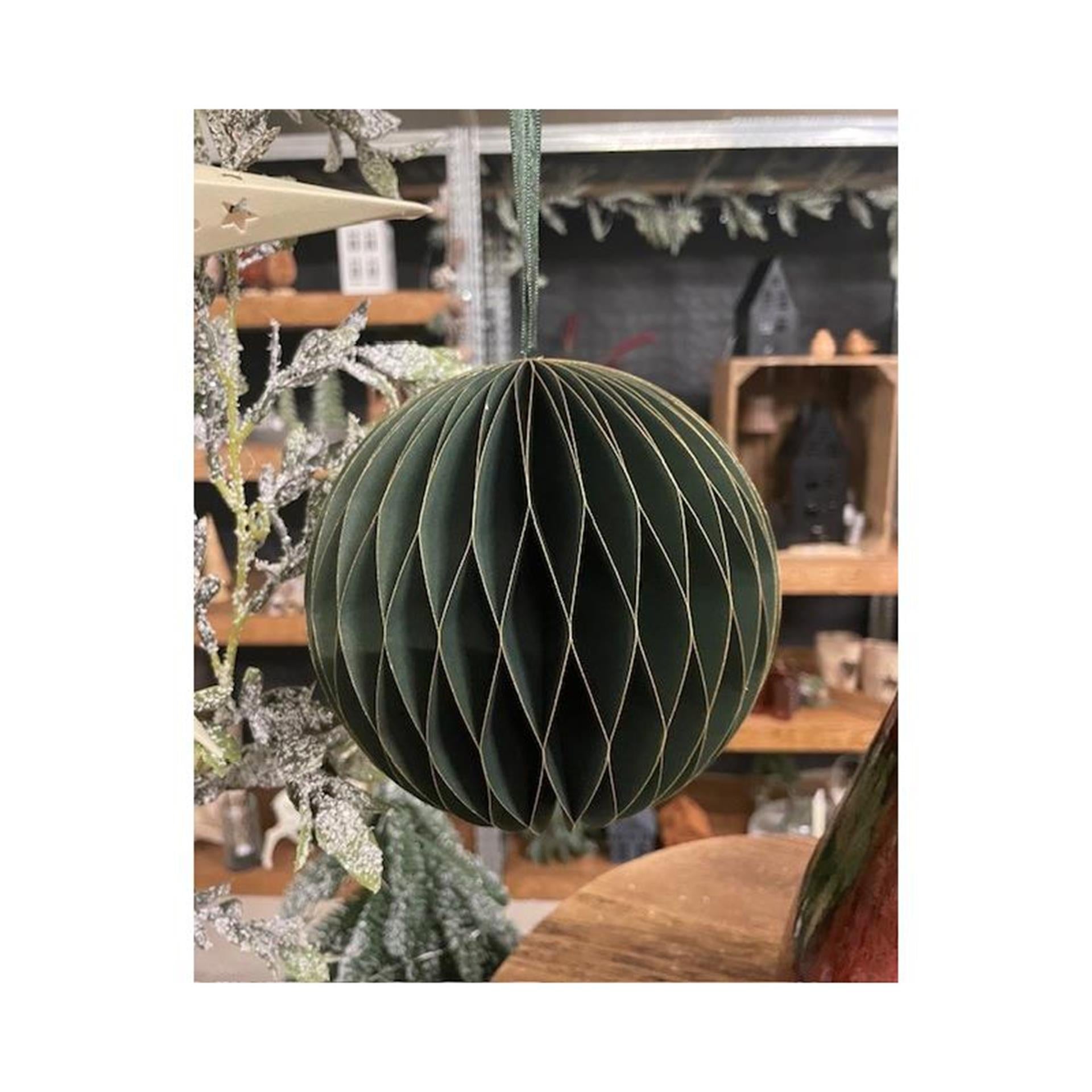 Hbx natural living kerstbal papier 15cm groen