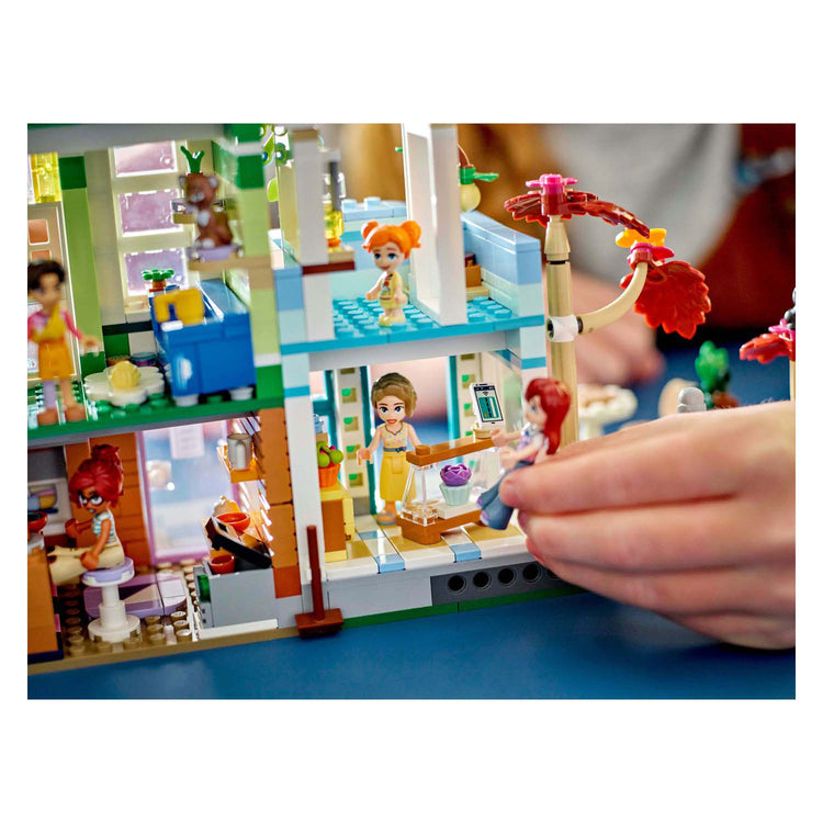 Lego friends - heartlake city appartementen en winkels constructiespeelgoed (42670)