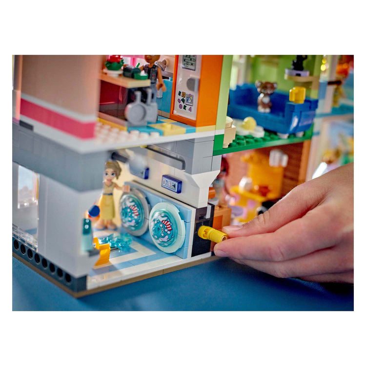 Lego friends - heartlake city appartementen en winkels constructiespeelgoed (42670)