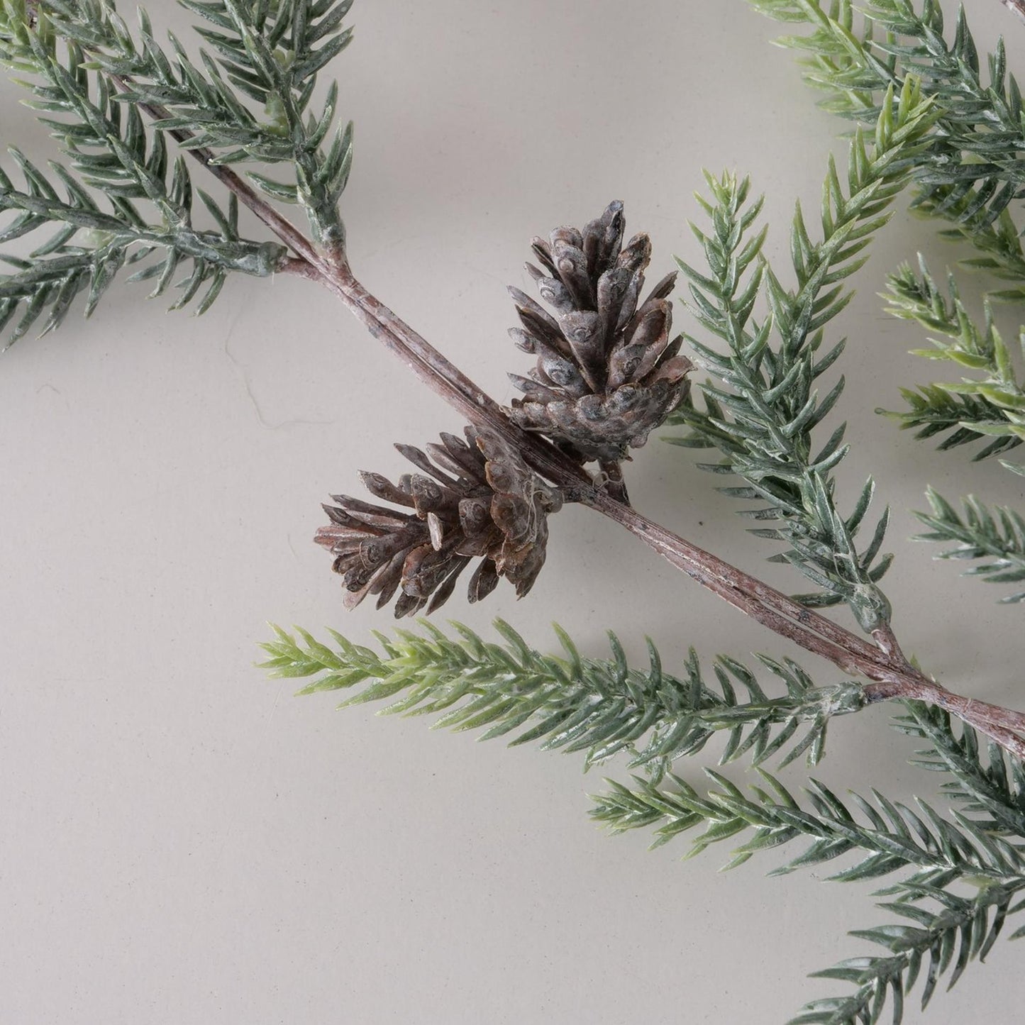 Boltze home decoratietak pijnboom hangend 70cm