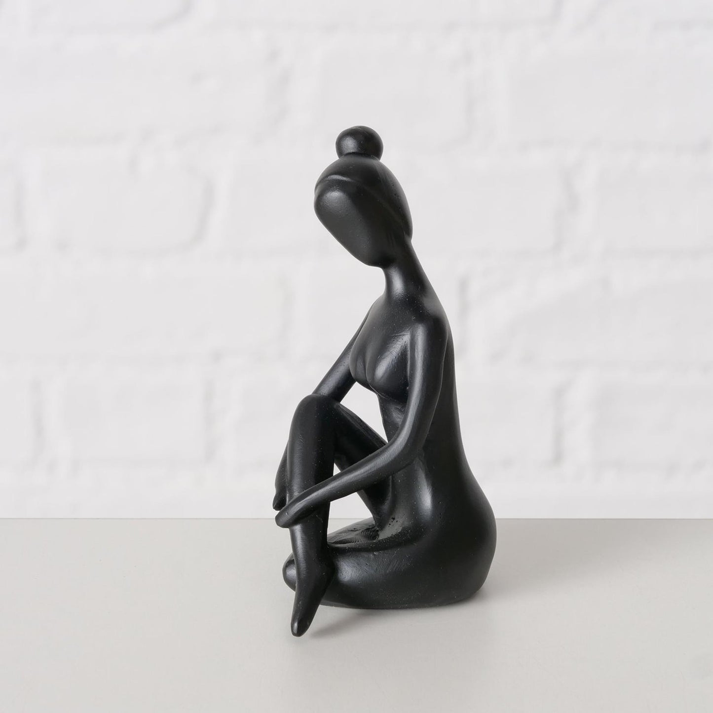 Boltze home beeld yoga vrouw zwart keramiek h10cm