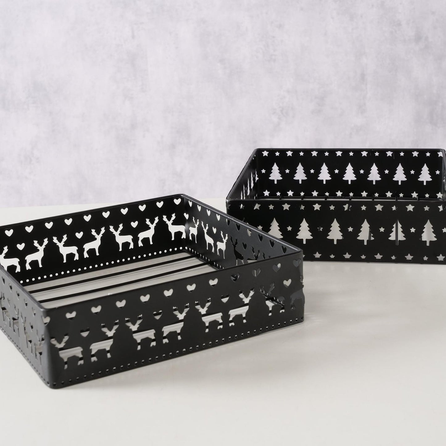 Boltze home servethouder norvag zwart metaal met decor herten of kerstbomen 18x18cm