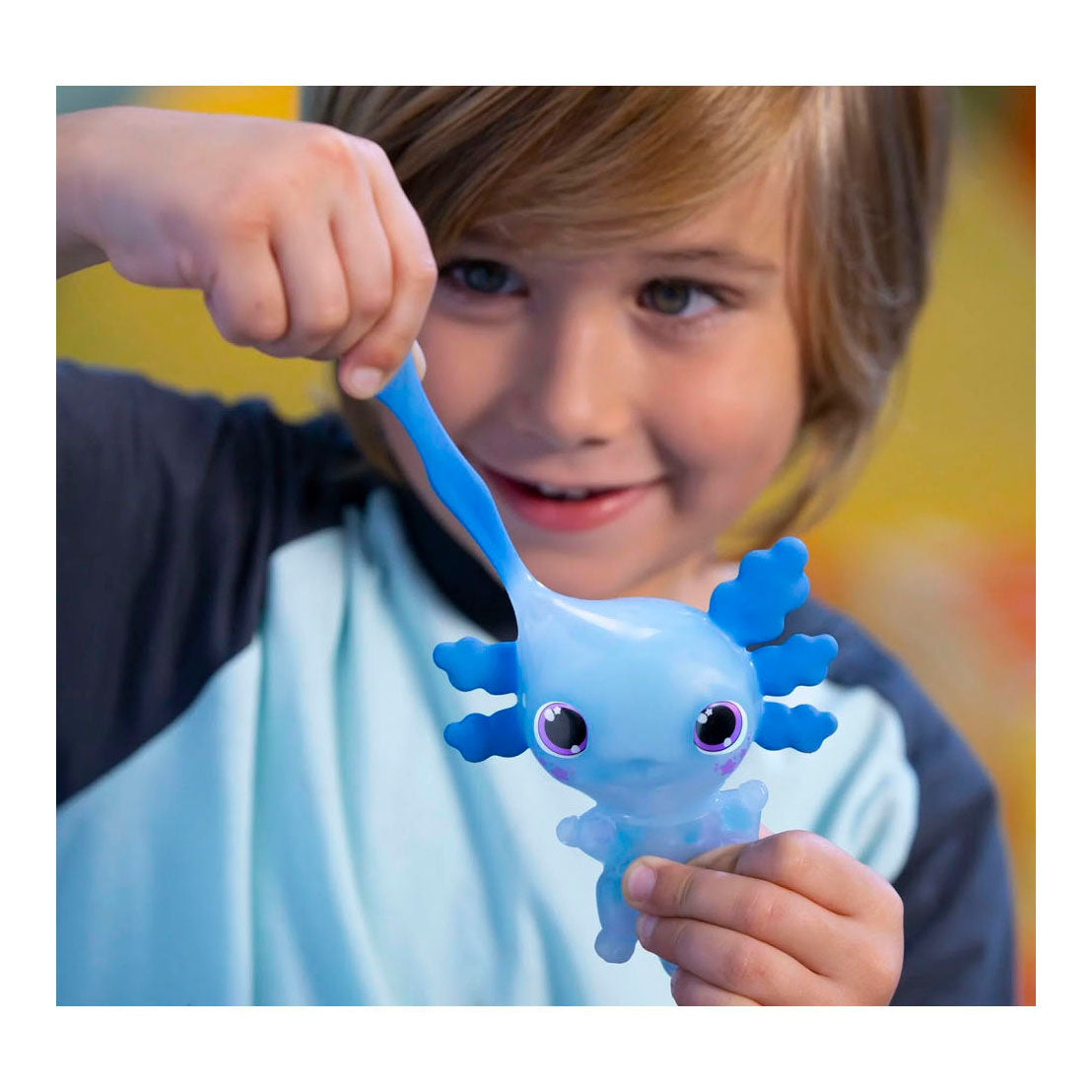 Goliath animagic let's glo axolotl blauw - speelfiguur - lichtgevende axolotl