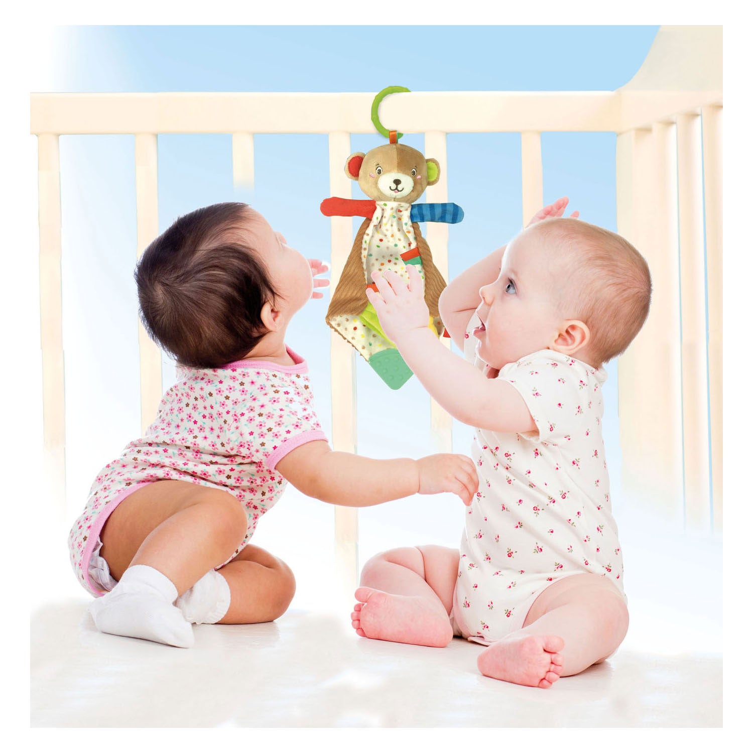 Clementoni baby - pluchen rammelaar beer