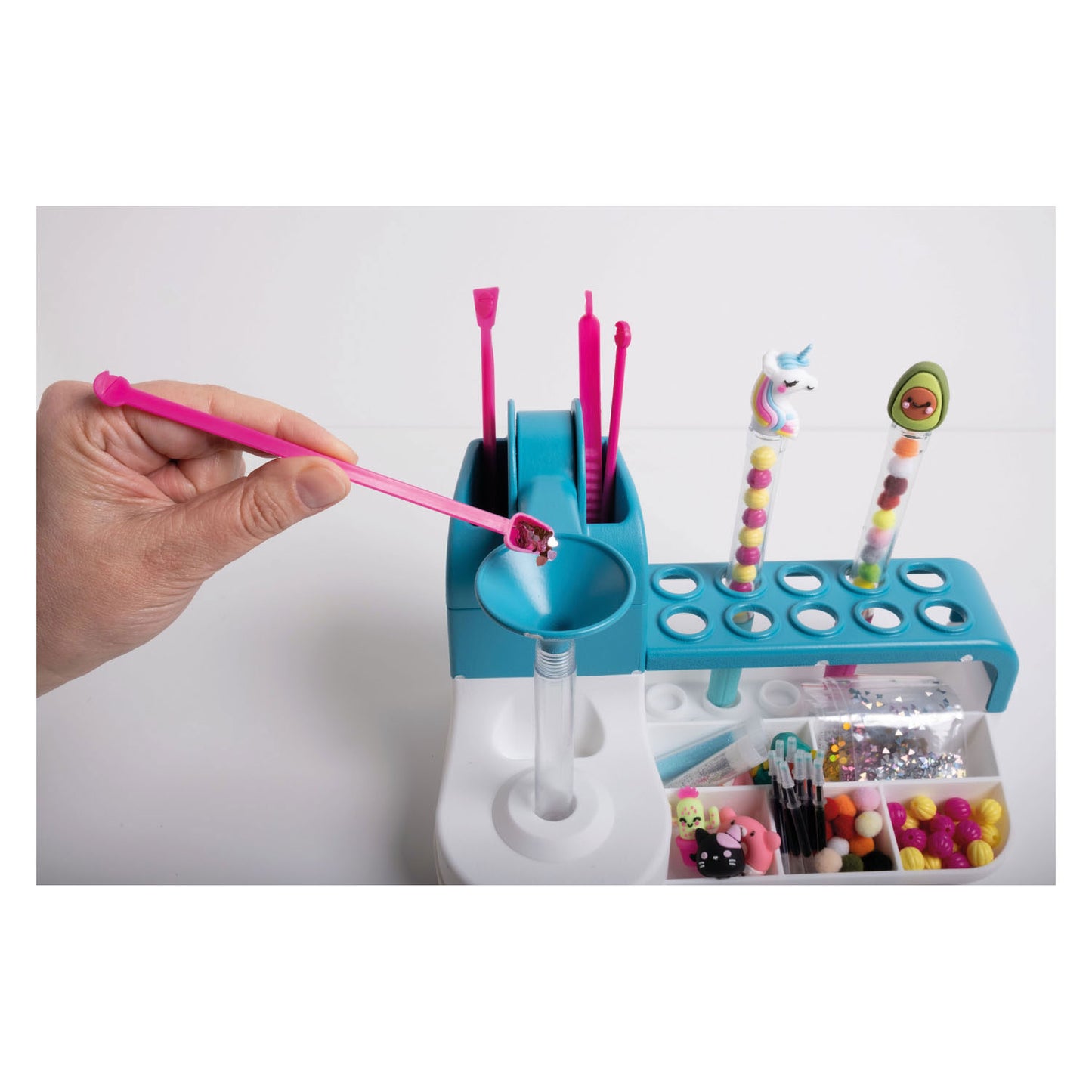 Clementoni idea - pennen creatiestudio - knutselpakket vol accessoires - kawaii glitterpennen - het creatieve cadeautje - vanaf 6 jaar