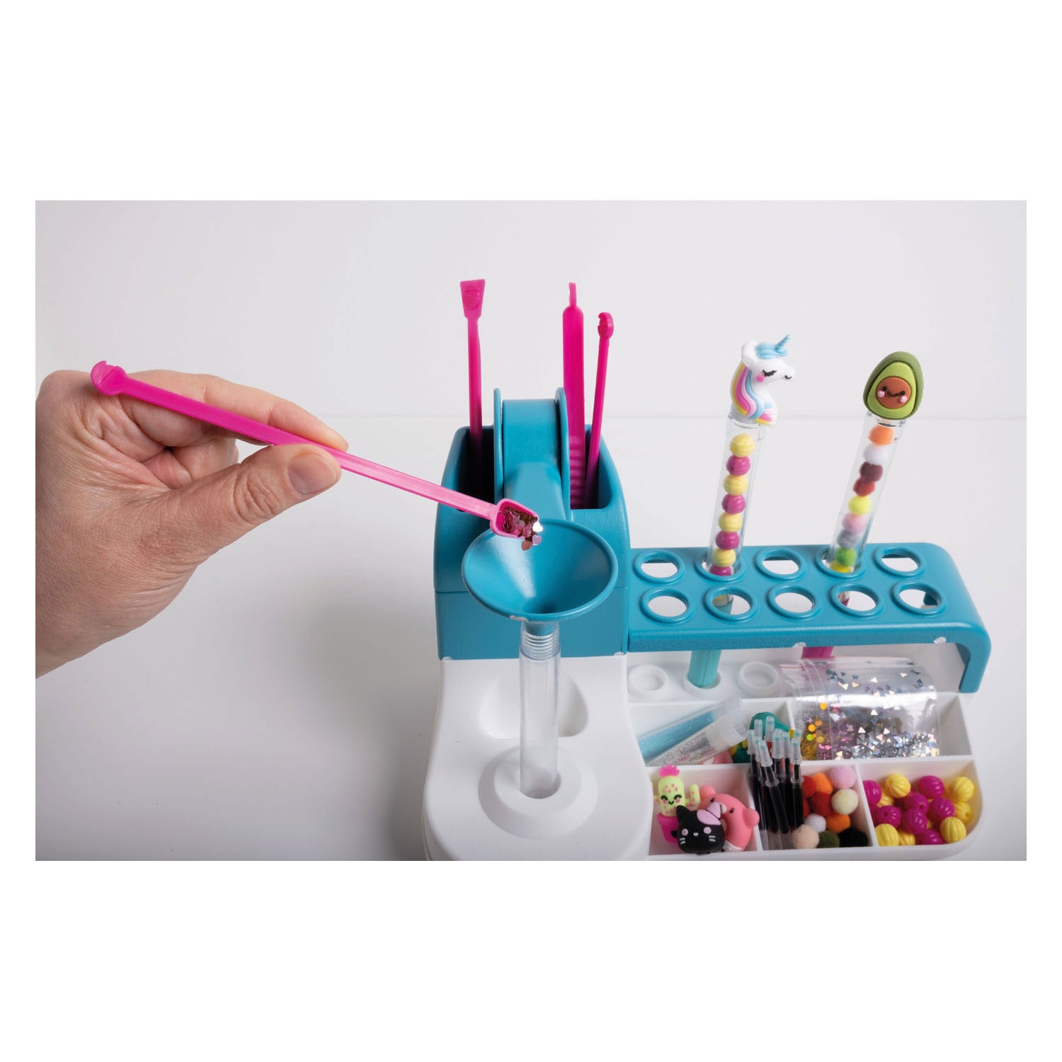 Clementoni idea - pennen creatiestudio - knutselpakket vol accessoires - kawaii glitterpennen - het creatieve cadeautje - vanaf 6 jaar