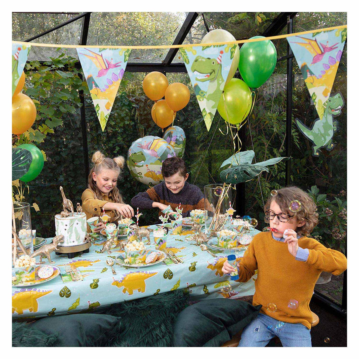 Boland papieren bordjes dino party set a 10 stuks ø23cm