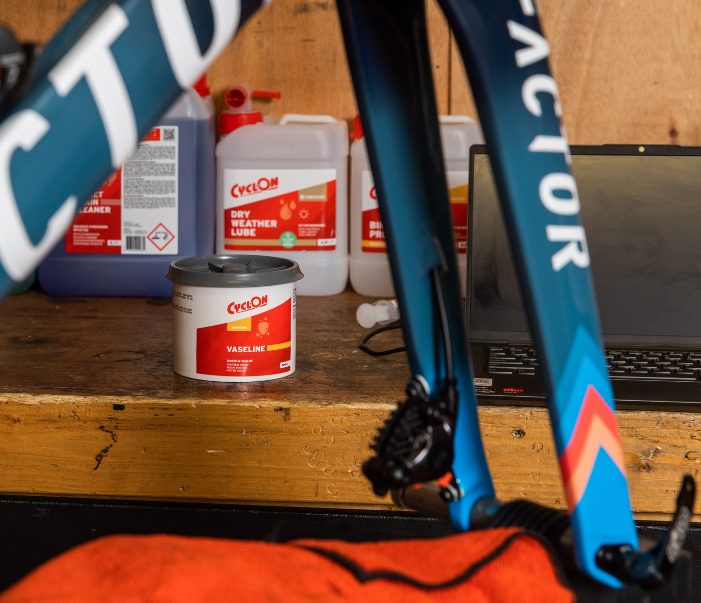 Cyclon vaselin - 500 ml