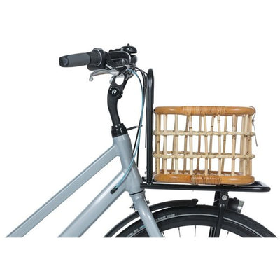 Basil Green Life - rotan fietsmand - medium - voorop natural bruin