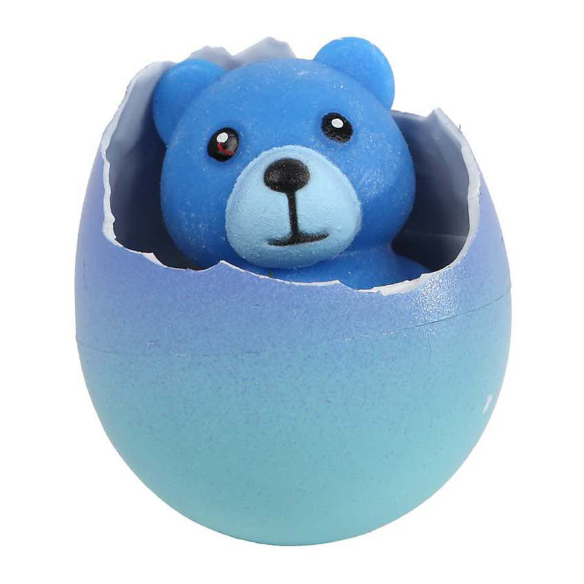 Groeiend teddy beertje in ei