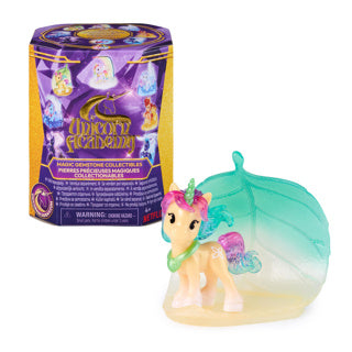 Unicorn academy - baby eenhoorn met magische edelsteen - verrassingsfiguur