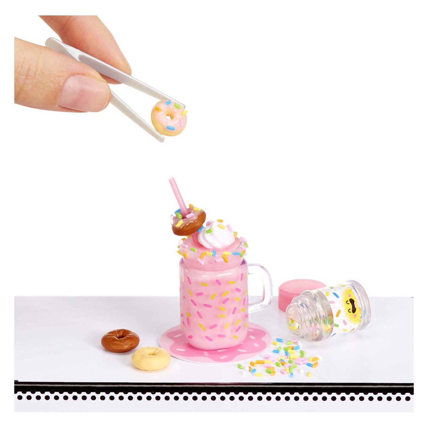 Miniverse make it mini foods: diner series 4 - knutselset - miniaturen maken - hapjes en drankjes - inclusief tafeltje