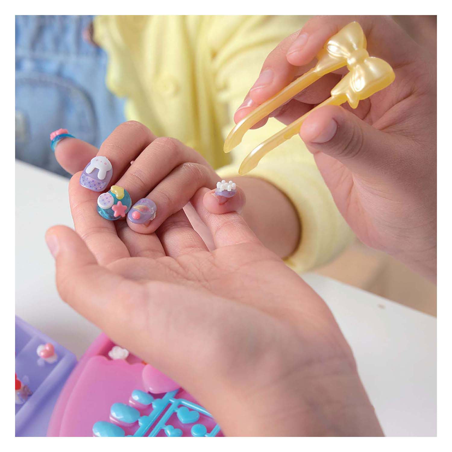 Aquabeads veelkleurige nagelset voor kinderen- complete nagelstudio inclusief 60 nagels