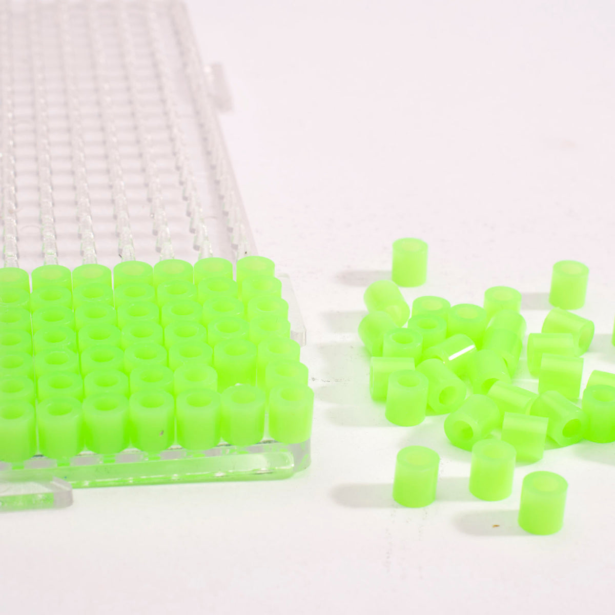 Vaessen creative • strijkkralen neon groen 1100st.