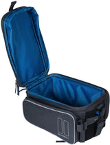 Basil Sport Design Trunkbag - Grijze fietsbagagedragertas, 7-15L, waterafstotend, voor reguliere fiets en e-bike - afbeelding 1