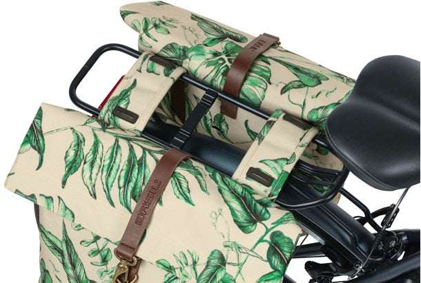 Basil Ever-Green dubbele fietstas, gerecycled PET, waterkerende vouwsluiting, unisex, fiets, sandshell beige