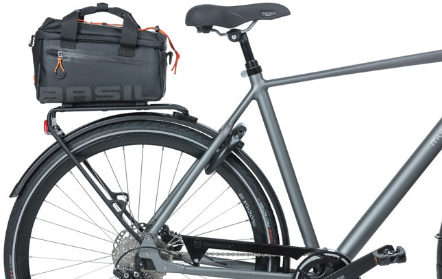 Basil Miles Tarpaulin Bagagedragertas MIK - Sportieve zwarte fietsrugtas, waterdicht, 7L inhoud