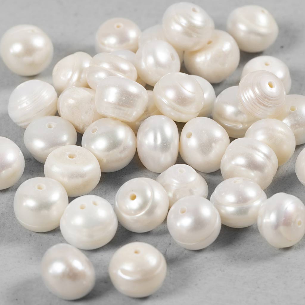 Https: www.cchobby.nl zoetwaterparels-d-4-mm-gatgrootte-1-mm-overdwars-geperforeerd-parelmoer-40-stuk-1-doos