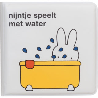 Boek nijntje speelt met water